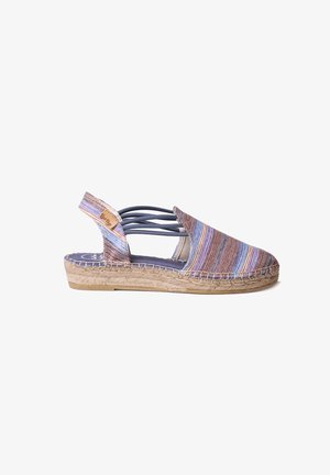 Espadryle w paski z plecioną cholewką w odcieniach niebieskiego, różowego i kremowego, z elastycznym zapięciem na pięcie oraz naturalną podeszwą z juty.