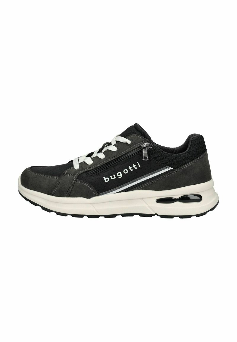 Sneaker neri e grigi con una tomaia in suede e mesh, dettagli bianchi, chiusura con lacci e una cerniera laterale. Presenta una suola bianca spessa.