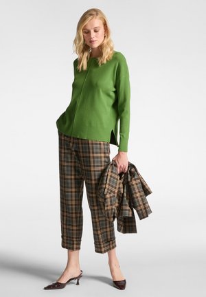 CON BORDO - Strickpullover - verde