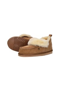 Bruine suede pantoffels met een fluffy crème rand, een zachte binnenvoering en een rubberen zool met een zigzagpatroon.