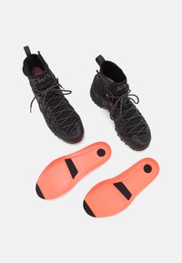 Salewa WILDFIRE EDGE MID GORE TEX - Vaelluskengät - black