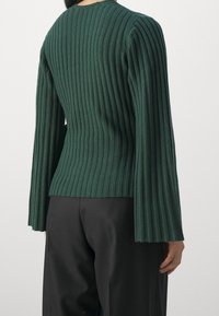 By Malene Birger Cardigan - green