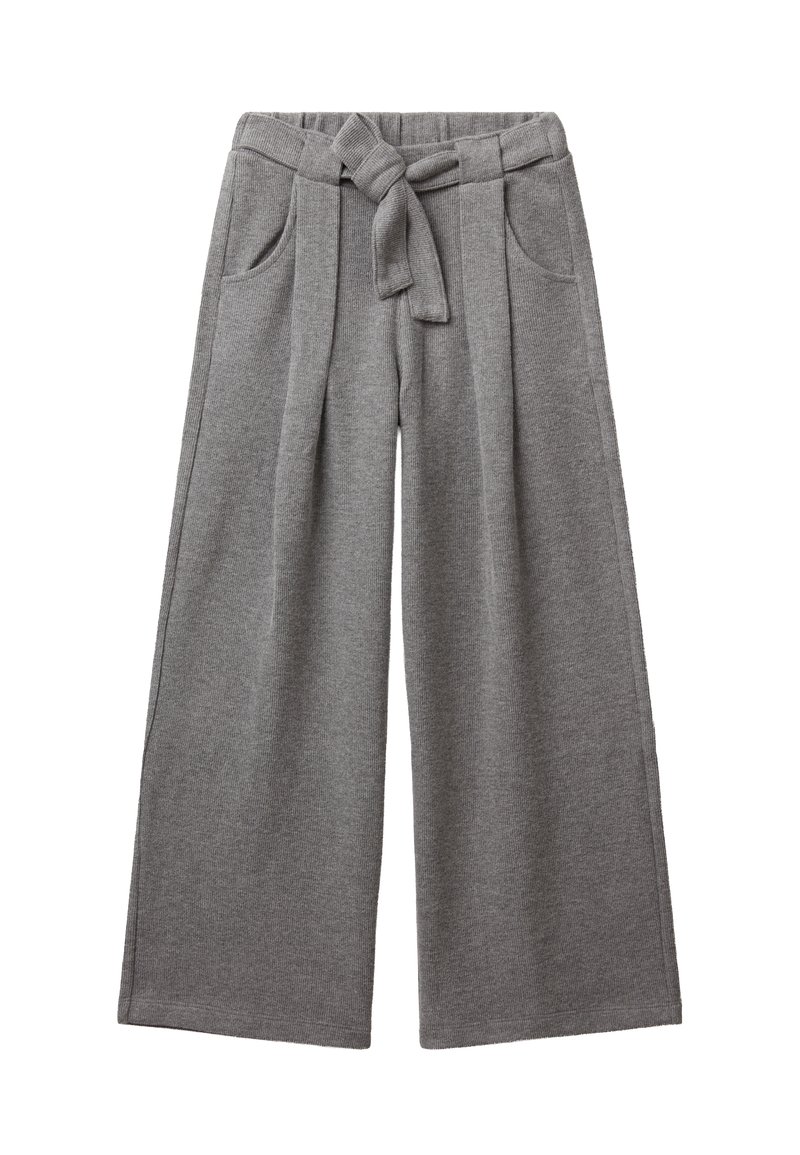 Grijze wijde broek gemaakt van zachte stof, met een strikcet van voren, plooien en twee zijzakken. Gladde textuur met een casual ontwerp.