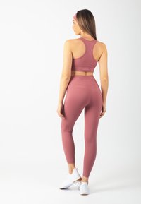 Carlheim Leggings - Byxor - berry