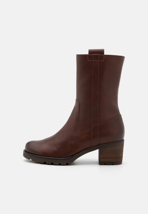 Classic ankle boots - brown