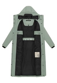 Lange Außenjacke in hellgrün mit Kapuze, schwarzer Innenseite und Taschen im Innenbereich; verfügt über ein Logo und ein Pflegeetikett innen.