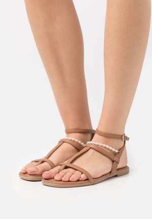 Tamaris, Sandalias de dedo - cognac