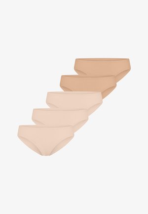 Set aus fünf nahtlosen Damen-Hipster-Unterhosen in verschiedenen Nudetönen, diagonal als Farbverlauf auf weißem Hintergrund angeordnet.