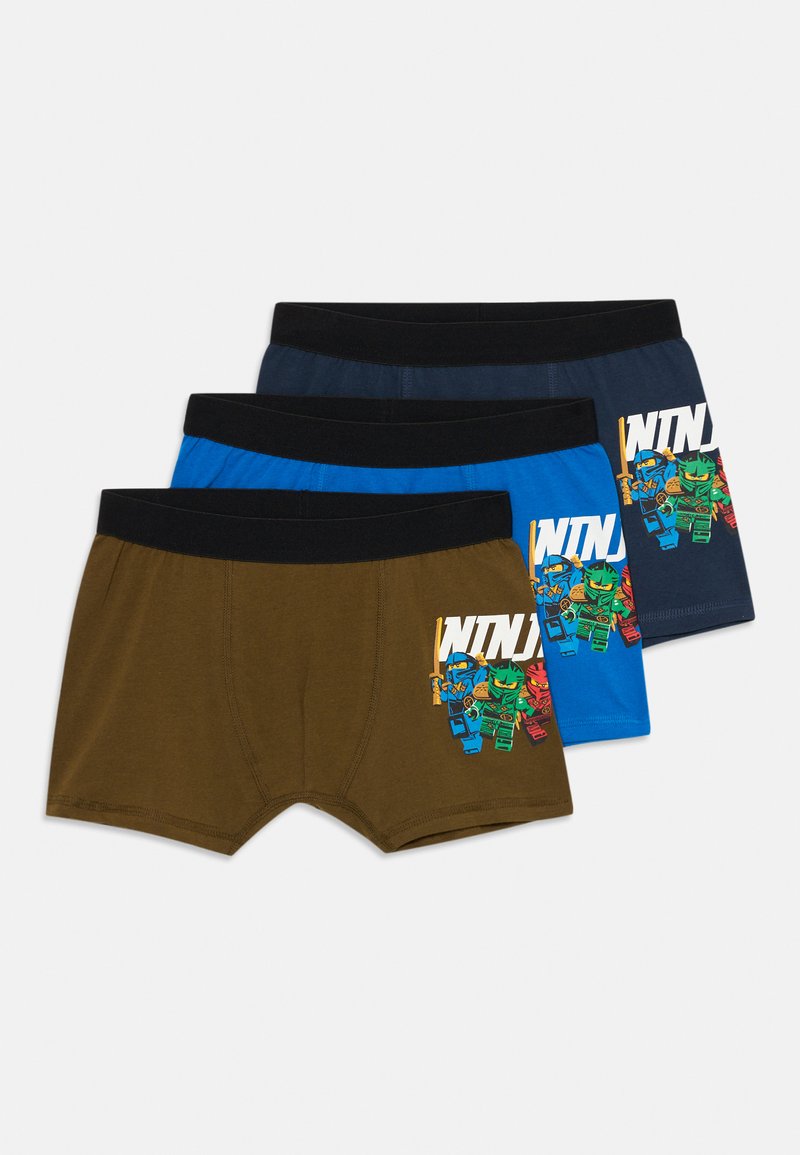 Tri para fantovskih bokseric v rjavi, temno modri in modri barvi. Imajo grafiko risanih junakov in črne elastične pasove.