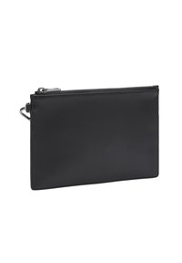 Cartera de cuero negro con un diseño plano, cierre con cremallera en la parte superior y un acento de metal plateado en el lateral para sujeción.