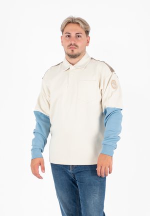 - Koszulka polo