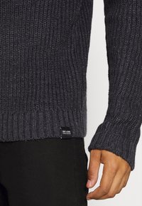 Only & Sons ONSKELVIN STRUC CREW NECK - Camisola - dark grey melange