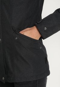 Jack Wolfskin Zimní bunda - black