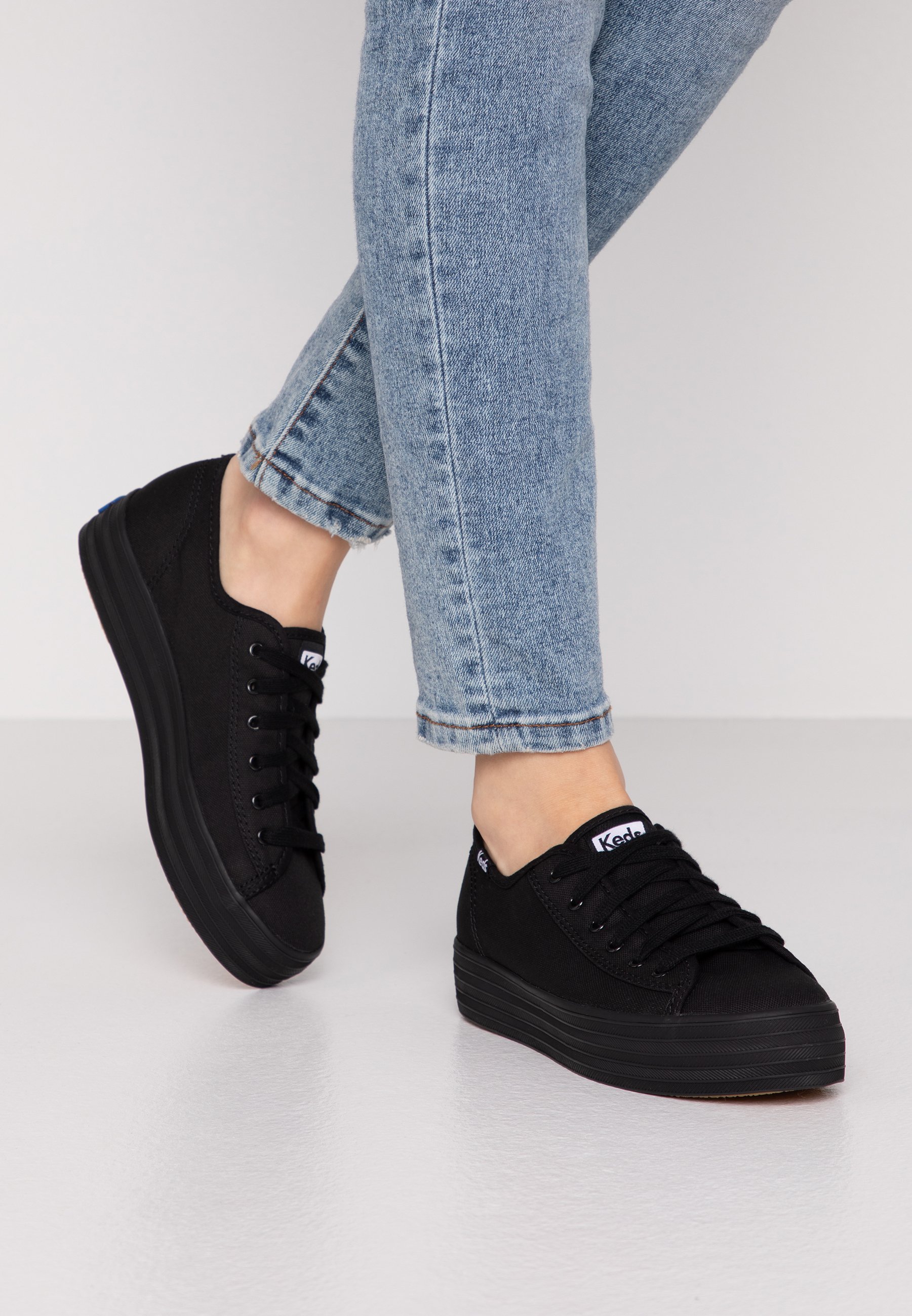 keds triple black