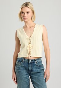 Unselected, light yellow