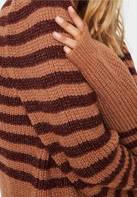 Saint Tropez Pullover - mottled dark brown
