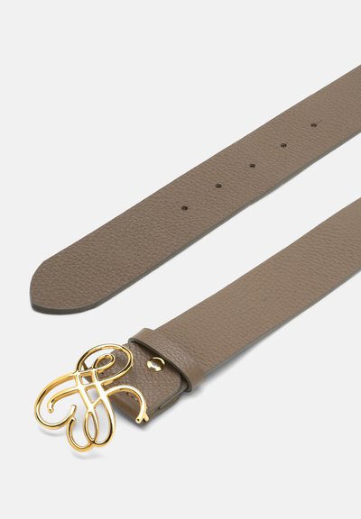 Cintura in pelle marrone con finitura strutturata, dotata di una fibbia decorativa oro dal design fluido. Sei fori regolabili per la misura.