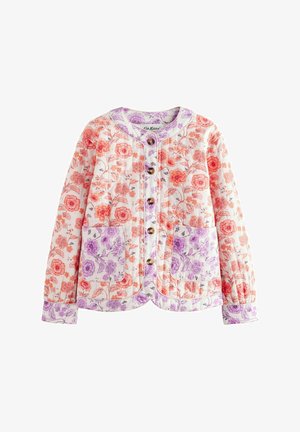 Gequilte bloemenjas met oranje en paarse bloemenpatronen, ronde halslijn, knoopsluiting aan de voorkant en twee voorzakken met accenten.