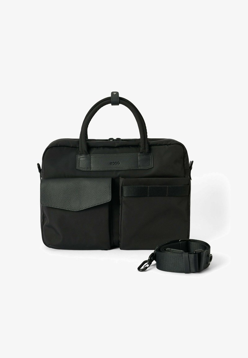 Zwarte nylon tas met dubbele handvatten, een getextureerde leren voorvak, twee zijcompartimenten en een afneembare band. Ritsluiting aan de bovenkant.