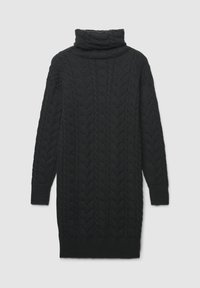 Abito maglione nero in maglia, caratterizzato da un alto collo a drappeggio, maniche lunghe e motivo a trecce su tutta la superficie, con polsini e orlo a coste.