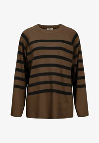 Unselected, dark earth