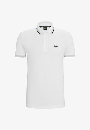 Weiße Polo-Shirt aus Stoff mit kurzen Ärmeln, einer Knopfleiste mit drei Knöpfen und schwarzen sowie grauen gestreiften Akzenten am Kragen und den Bündchen.