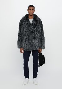 Michael Kors PEACOAT UNISEX  - Jachetă de iarnă - black/white