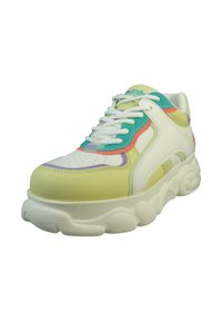 Zapatilla multicolor con un upper de cuero blanco y acentos en verde lima, turquesa y coral. Suela gruesa con textura antideslizante.
