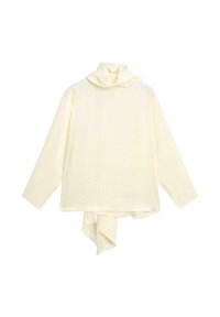 Crèmekleurig langwerpig T-shirt met een col en een asymmetrische zoom, gemaakt van een zachte stof. Minimalistisch ontwerp zonder extra patronen of accenten.