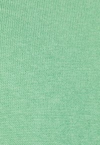 TOM TAILOR BASIC V-NECK - Vesta - soft leaf green