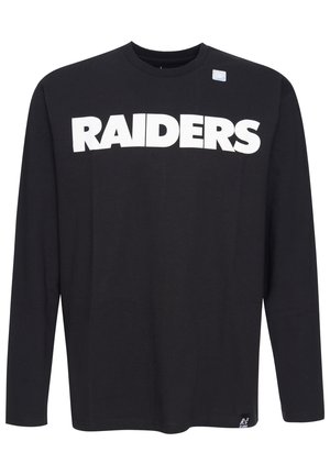Camiseta de manga larga negra con "RAIDERS" impreso en grandes letras blancas en el pecho. Material de algodón suave, diseño de cuello redondo.