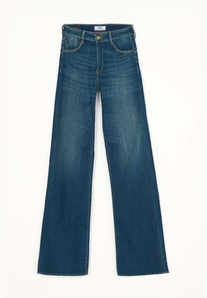 Jeans a zampa d'elefante in denim blu con vita alta, design a cinque tasche e cuciture tradizionali. Il tessuto ha una texture liscia e una leggera scoloritura.
