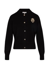 Cárdigan negro de punto suave, con cuello redondo, botones frontales y un emblema dorado en el lado izquierdo del pecho. Vendido por Morgan.