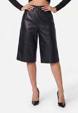 faina Shorts - black