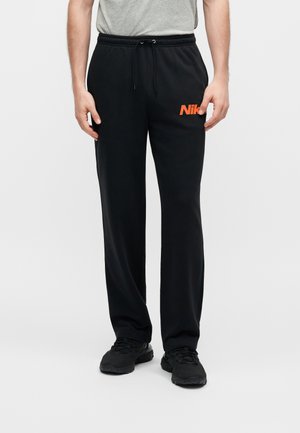 Nike Sportswear, CLUB PLAY PANT - Pantalones deportivos - black/white