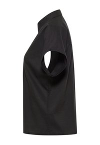 Chemise noire à manches courtes avec un col montant, vue de côté sur fond blanc.