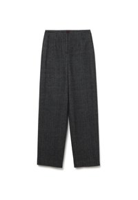 Pantalons larges de couleur gris foncé, fabriqués en tissu texturé avec un motif subtil. Ils présentent un devant plat et une ceinture surpiquée.