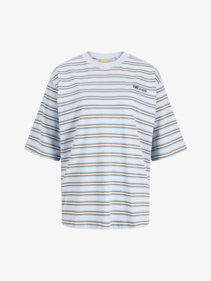 Trumparankovė balta marškinėliai su mėlynomis ir rudos spalvos horizontaliomis juostelėmis bei mažu „Off Limits“ logotipu kairėje krūtinės pusėje.