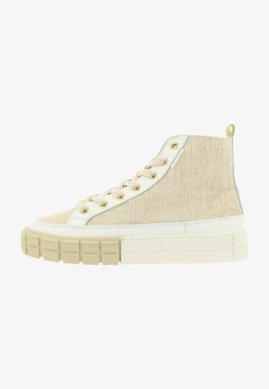 Hoge sneakers met een gestructureerde beige stof bovenkant, witte leren accenten, gouden hardware en een chunky, romige rubberen zool.