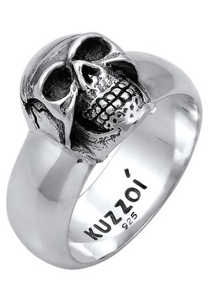 Sterling sudraba gredzens ar izsmeļošu skeleta dizainu, teksturētām pazīmēm, gludu joslu un iegravētu zīmolu "Kuzzoi" un sudraba zīmi.