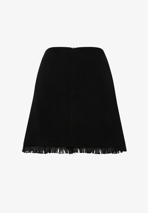 Musta hame, jossa on istuva vyötärö ja A-linjainen siluetti, tekstuuri kuviointi ja frillahelma. Vetoketju takana.