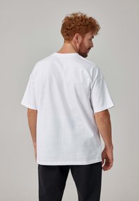 SNOCKS T-shirt basic - weiß