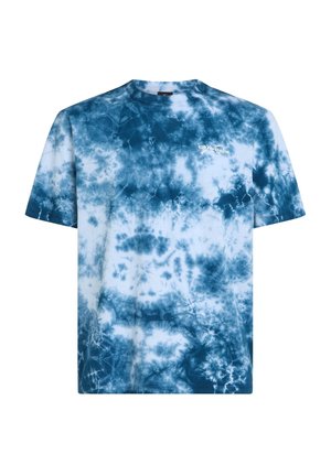 Modrá a biela tričko s tie-dye, krátke rukávy, okrúhly výstrih, vyrobené z mäkkej bavlny, s vírivým vzorom a logom na hrudi.