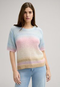 Sweter dzianinowy w pastelowym gradiencie z krótkim rękawem, w odcieniach niebieskiego, różowego i beżowego. Miękka tekstura i luźny krój.