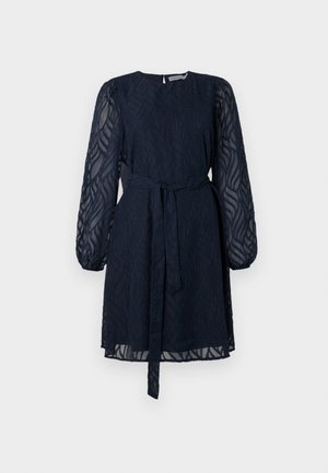 Abito blu navy con maniche lunghe trasparenti, motivo floreale testurizzato, scollatura rotonda e vita con cintura. Completato con una chiusura a chiave sul retro.