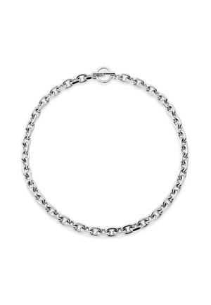 Hopeinen kaulakoru, jossa on soikeita lenkkejä ja pyöreä vipulukko valkoisella taustalla.