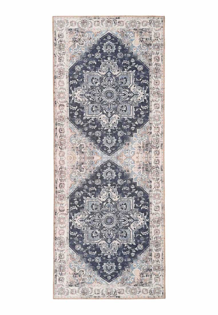 Marineblau- und cremefarbenes Teppich, das komplexe Blumenmuster, geometrische Designs und eine verblasste Vintage-Textur aufweist. Rechteckige Form mit einem umrandeten Rand.