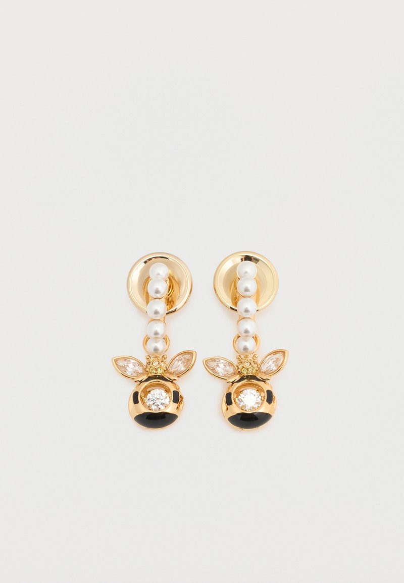 Σκουλαρίκια σταγόνες χρυσού με μαργαριταρένιες λεπτομέρειες, που διαθέτουν μενταγιόν σε σχήμα μέλισσας με μαύρες λεπτομέρειες από σμάλτο και διαφανή κρυστάλλινα φτερά και κέντρα.