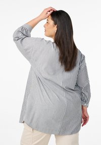 Zizzi GESTREIFTE MIT 3/4-ÄRMELN - Tunica - black w. wh.stripe