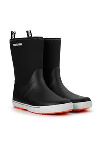 Botas negras impermeables con un diseño elegante, suela de rayas blancas y detalles en naranja. Cuentan con una parte superior de textil y tiradores para facilitar su uso.